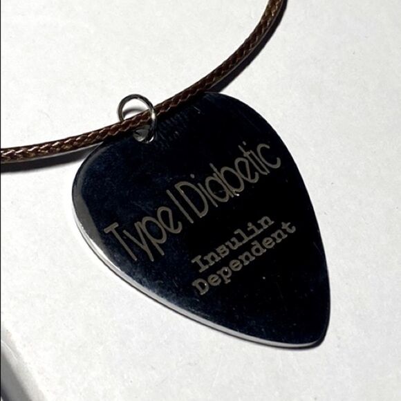 T1D Medical Alert, Guitar Pick Charm & Adjustable Rope, Unisex - Picture 8 of 10